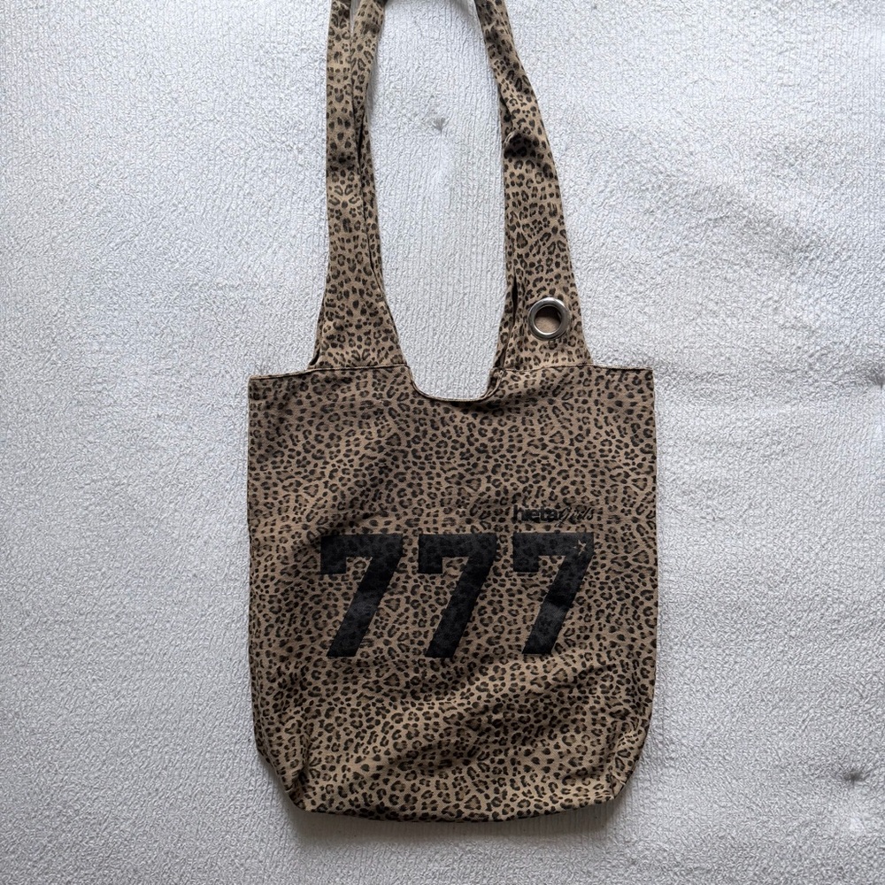 Hieta 777 Leopard Print Tote Bag - Picture 2 of 3